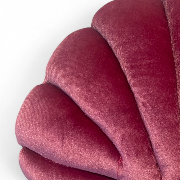 MCM Vintage Shell Rose Velveteen Throw Pillow - Glamorours Rose 14.5" x 10" - Picture 4 of 8